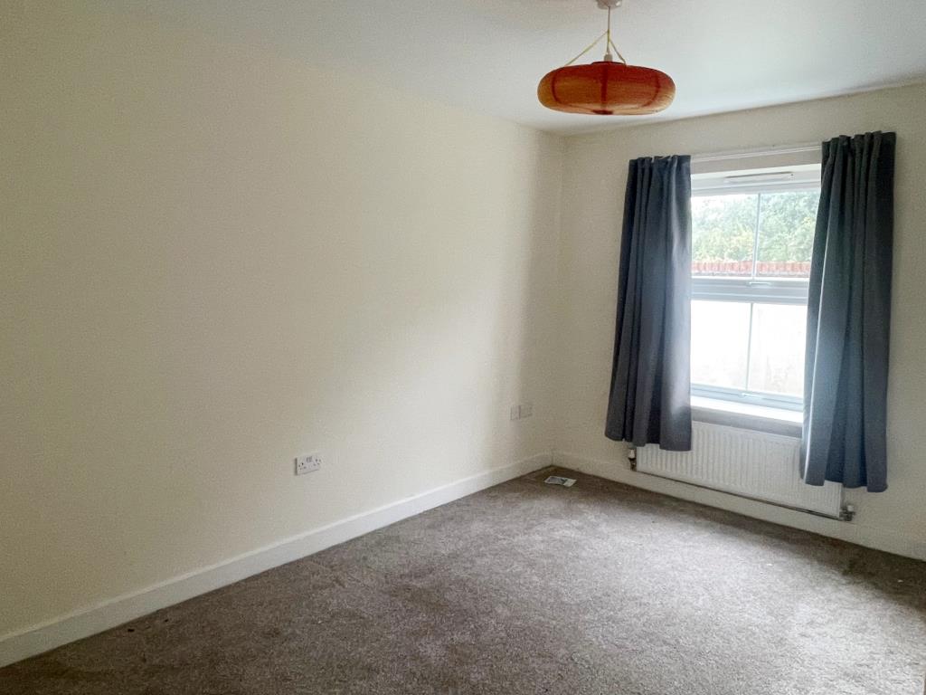 Lot: 87 - GROUND FLOOR LEASEHOLD FLAT - Bedroom